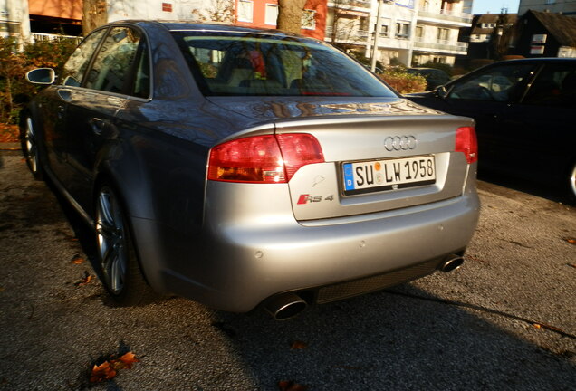 Audi RS4 Sedan