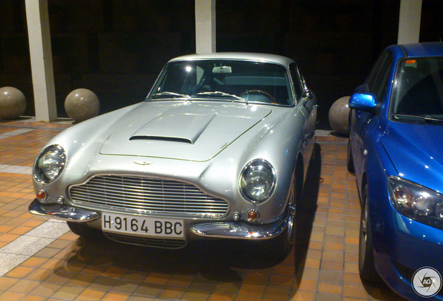 Aston Martin DB6 MKI