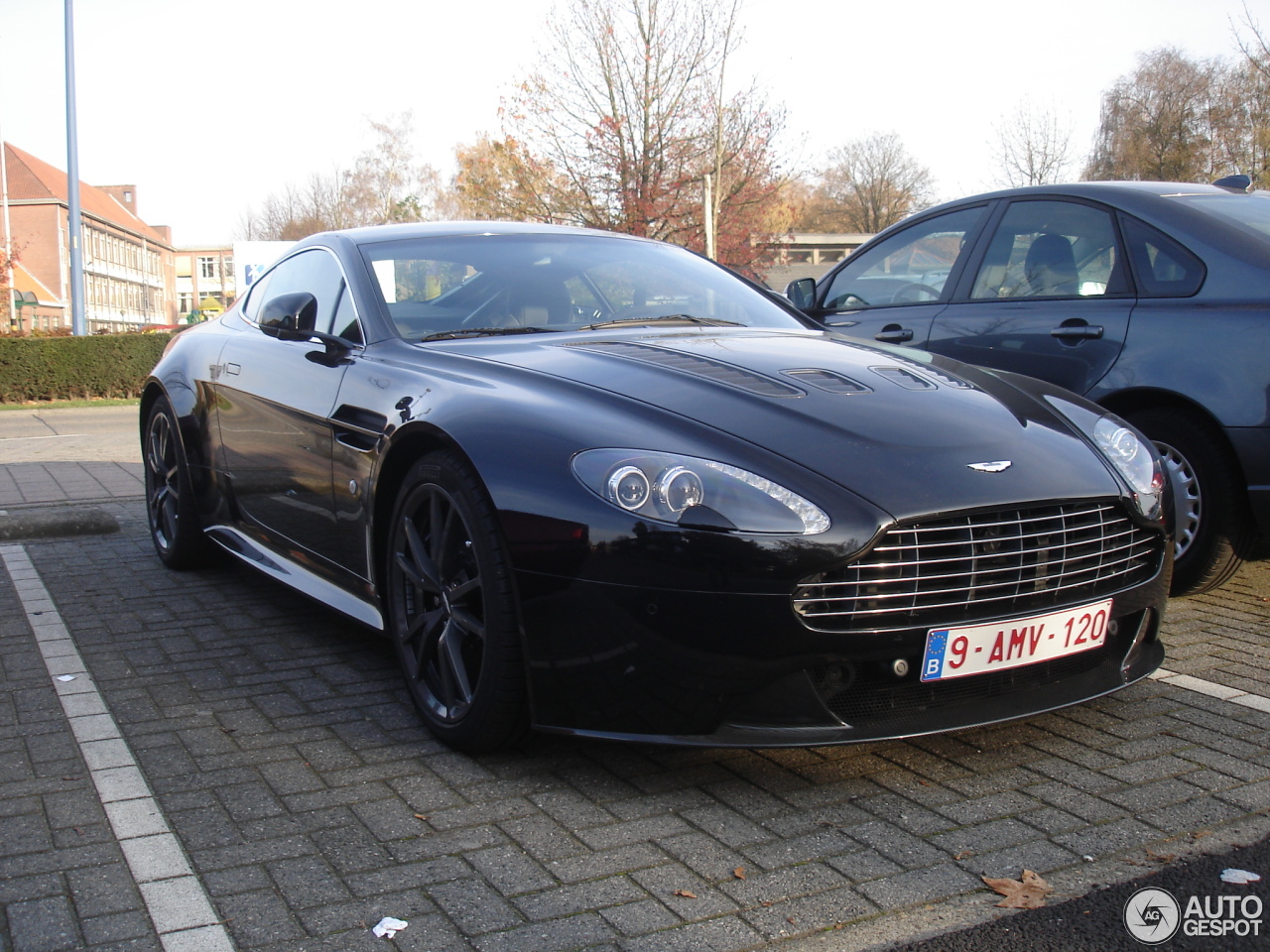 Aston Martin V12 Vantage Carbon Black Edition