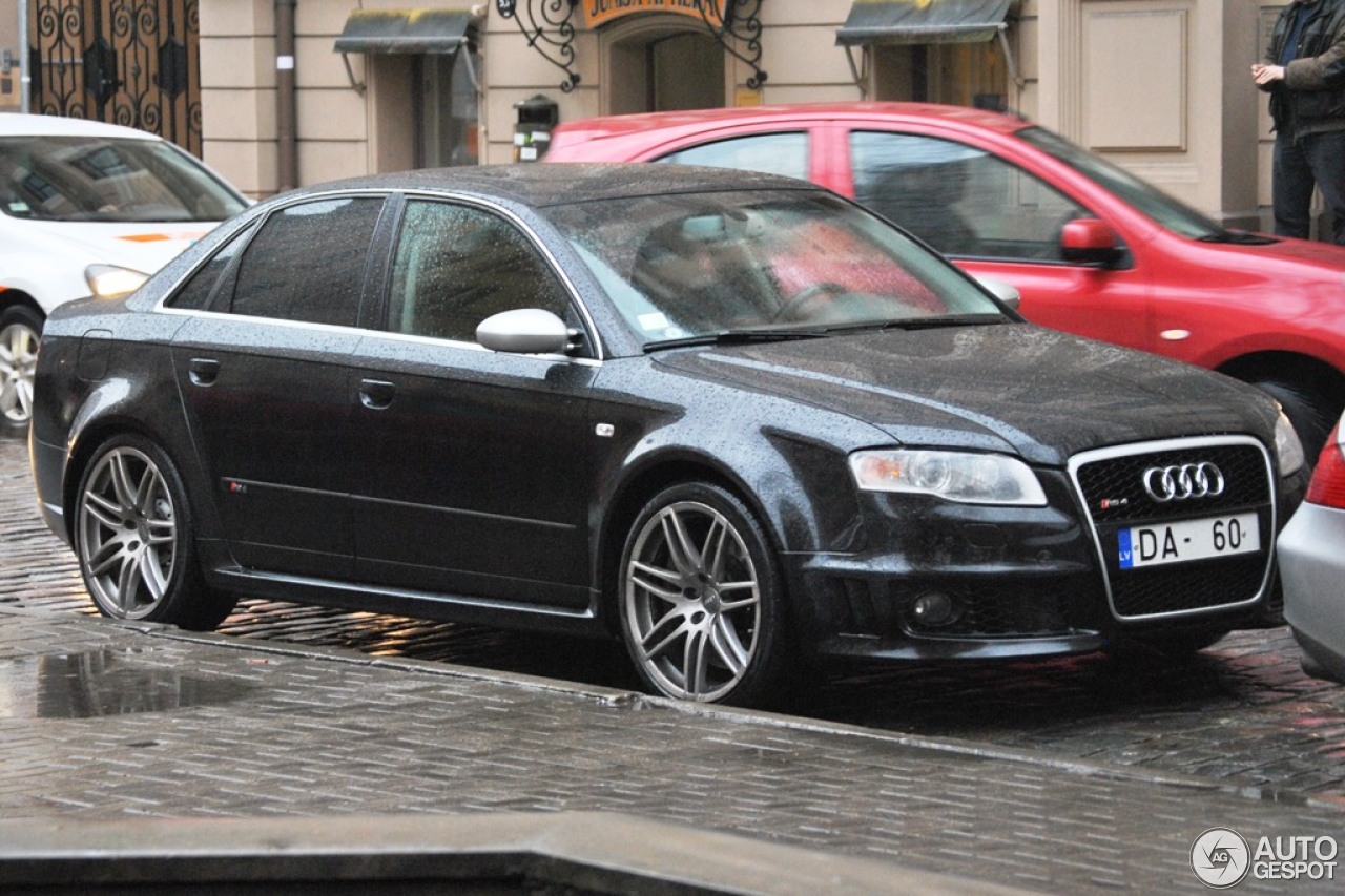 Audi RS4 Sedan