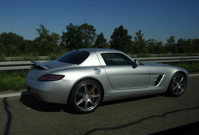 Mercedes-Benz SLS AMG