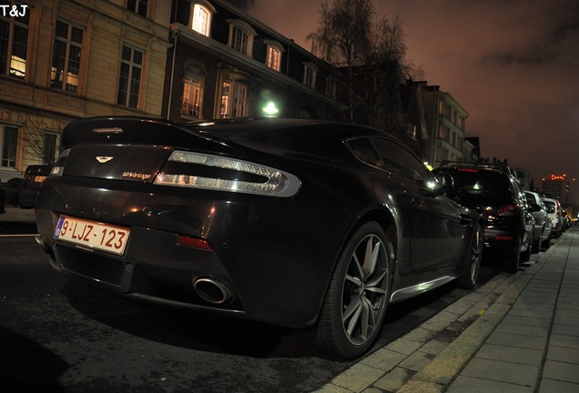 Aston Martin V12 Vantage Carbon Black Edition