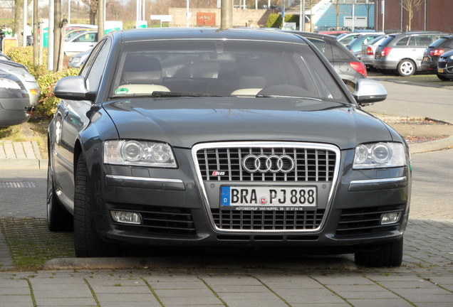 Audi S8 D3