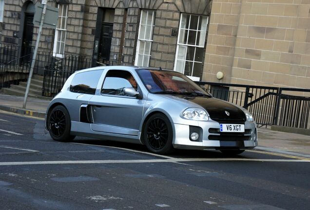 Renault Clio V6