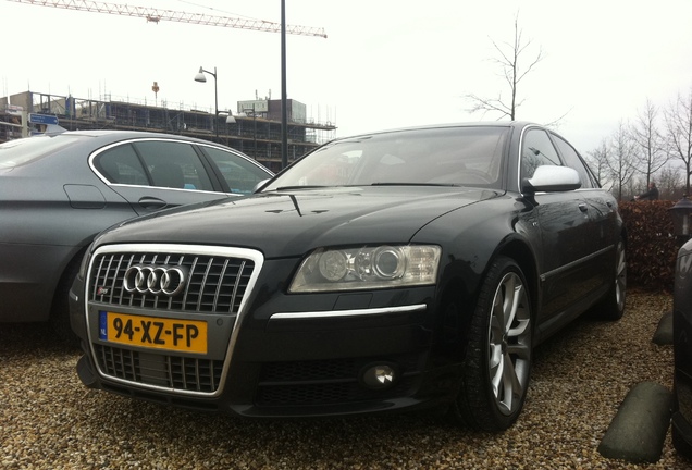 Audi S8 D3