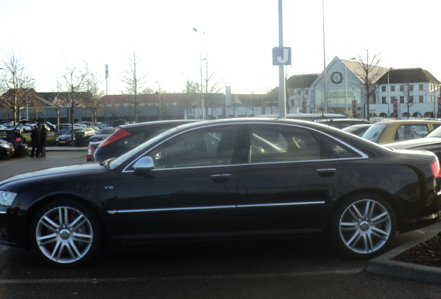 Audi S8 D3