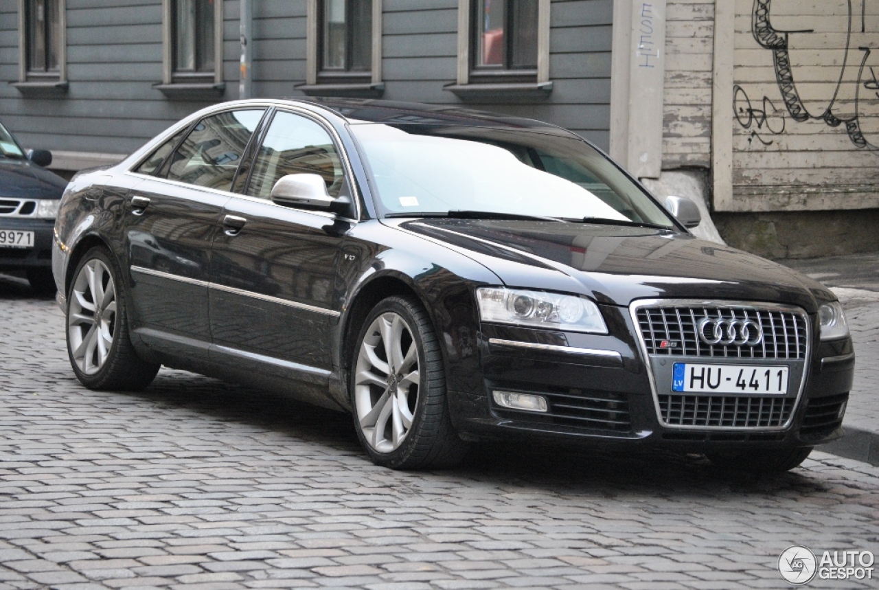 Audi S8 D3