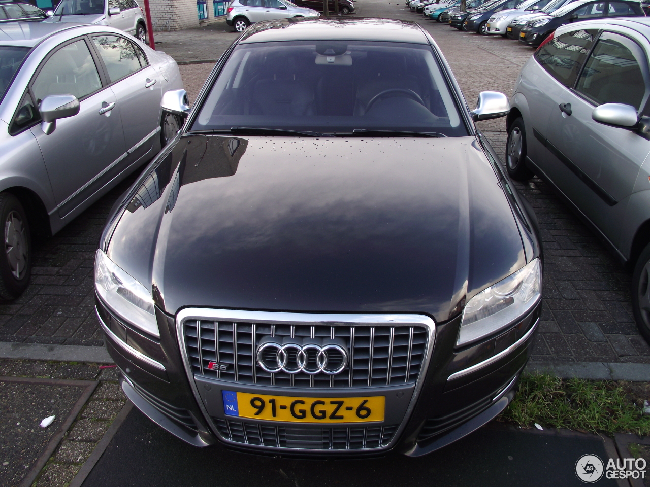 Audi S8 D3