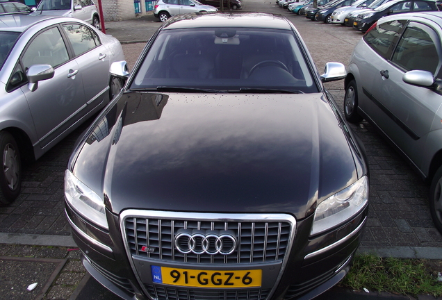 Audi S8 D3