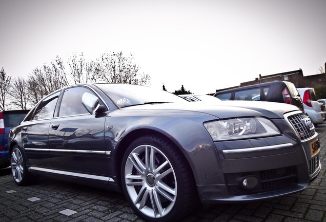 Audi S8 D3