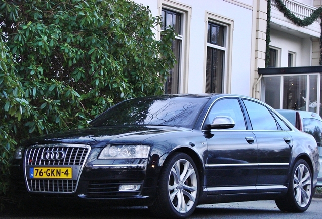 Audi S8 D3