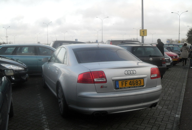 Audi S8 D3