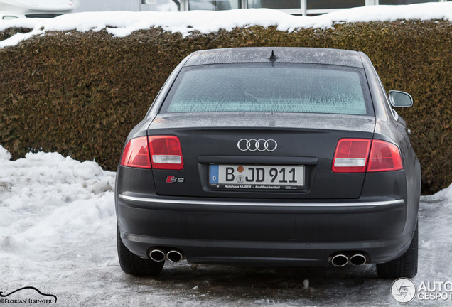 Audi S8 D3