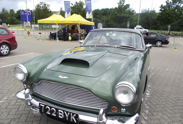 Aston Martin DB4