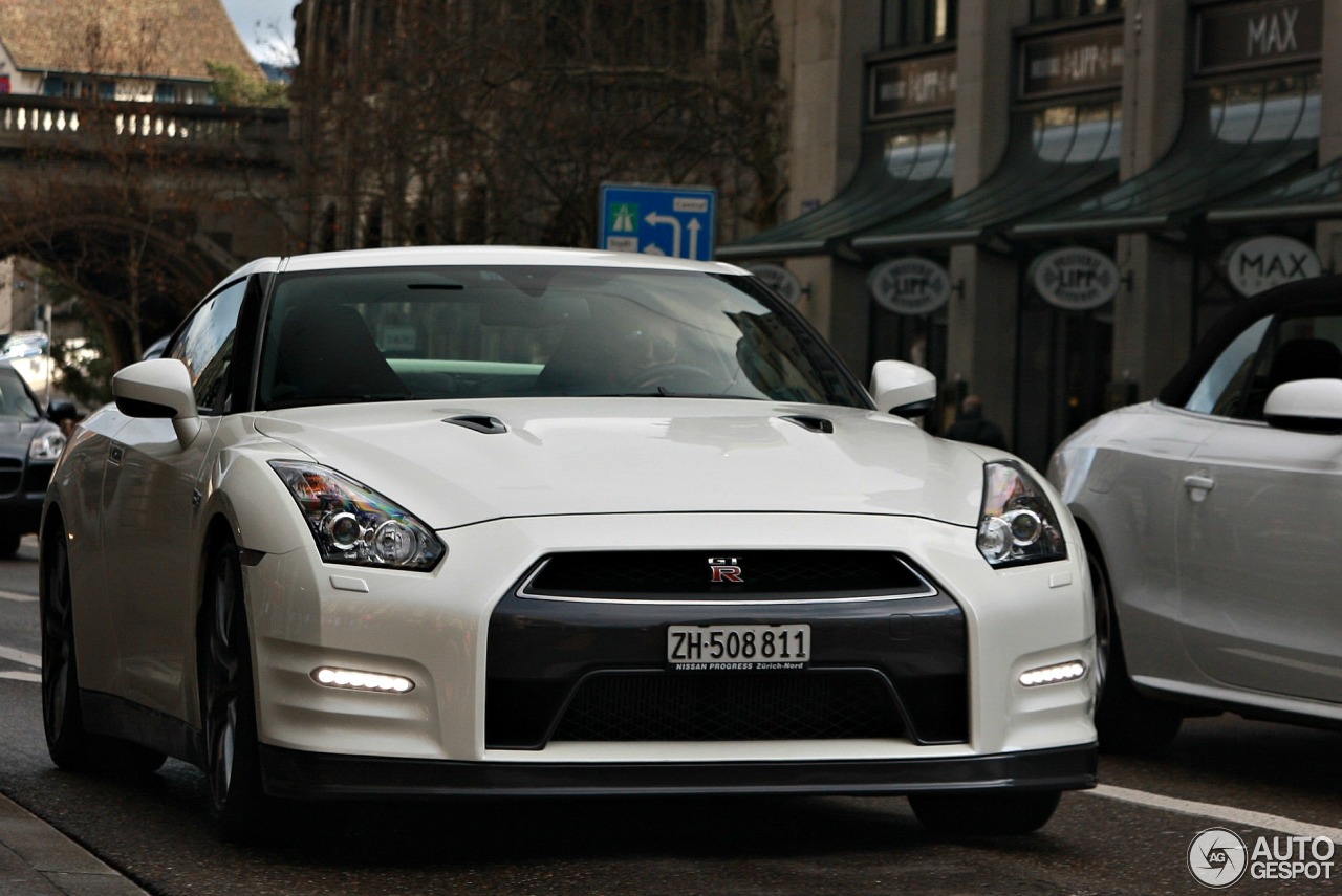 Nissan GT-R 2011