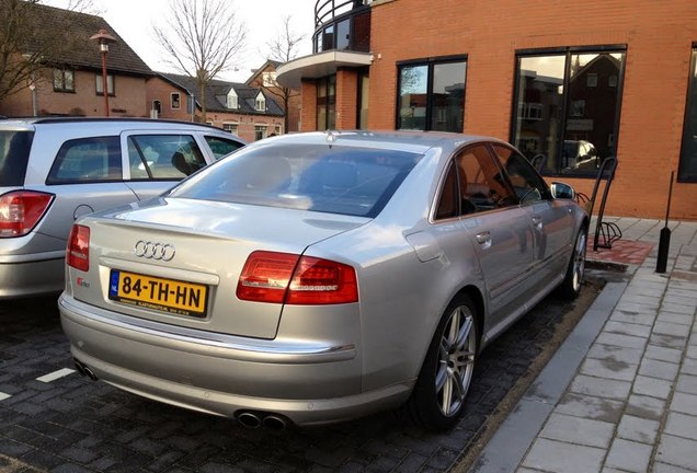 Audi S8 D3