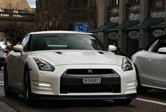 Nissan GT-R 2011