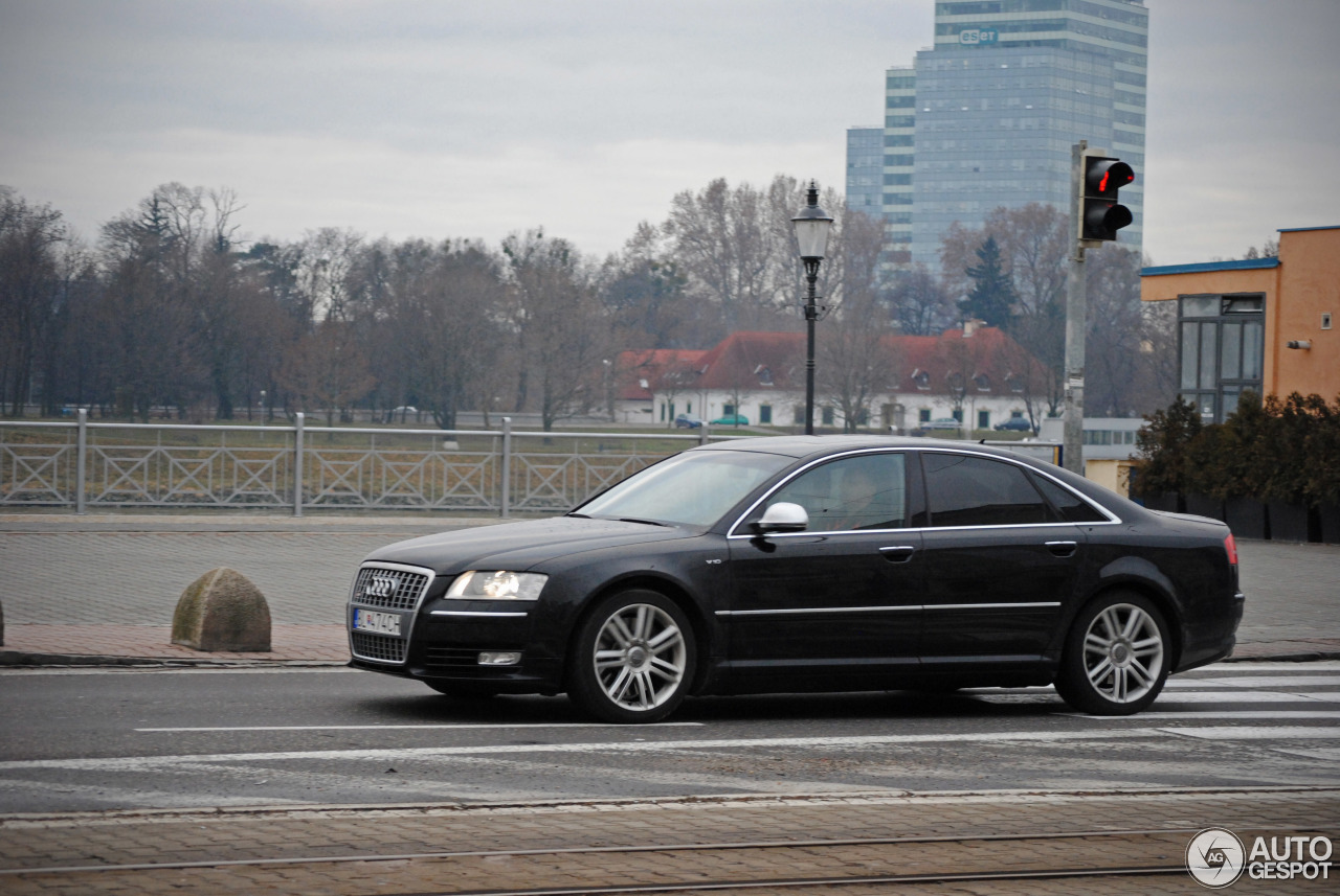 Audi S8 D3