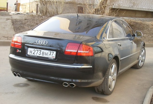 Audi S8 D3