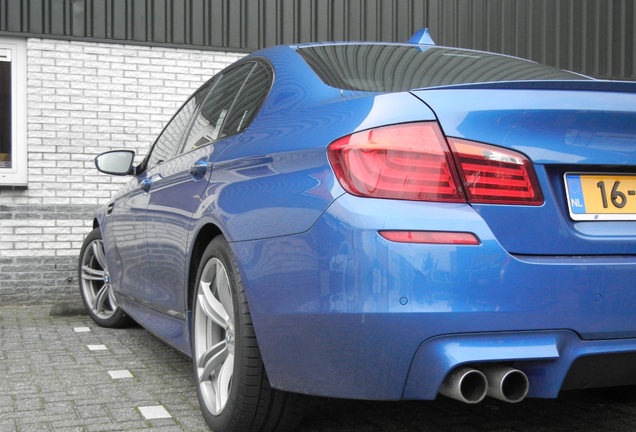 BMW M5 F10 2011