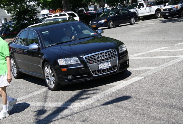 Audi S8 D3