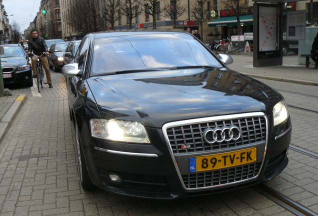 Audi S8 D3