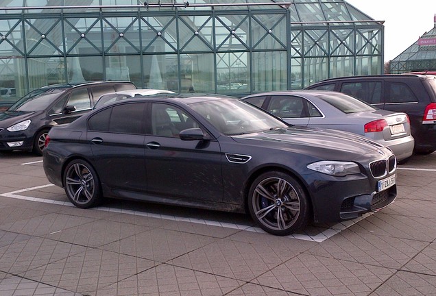 BMW M5 F10 2011