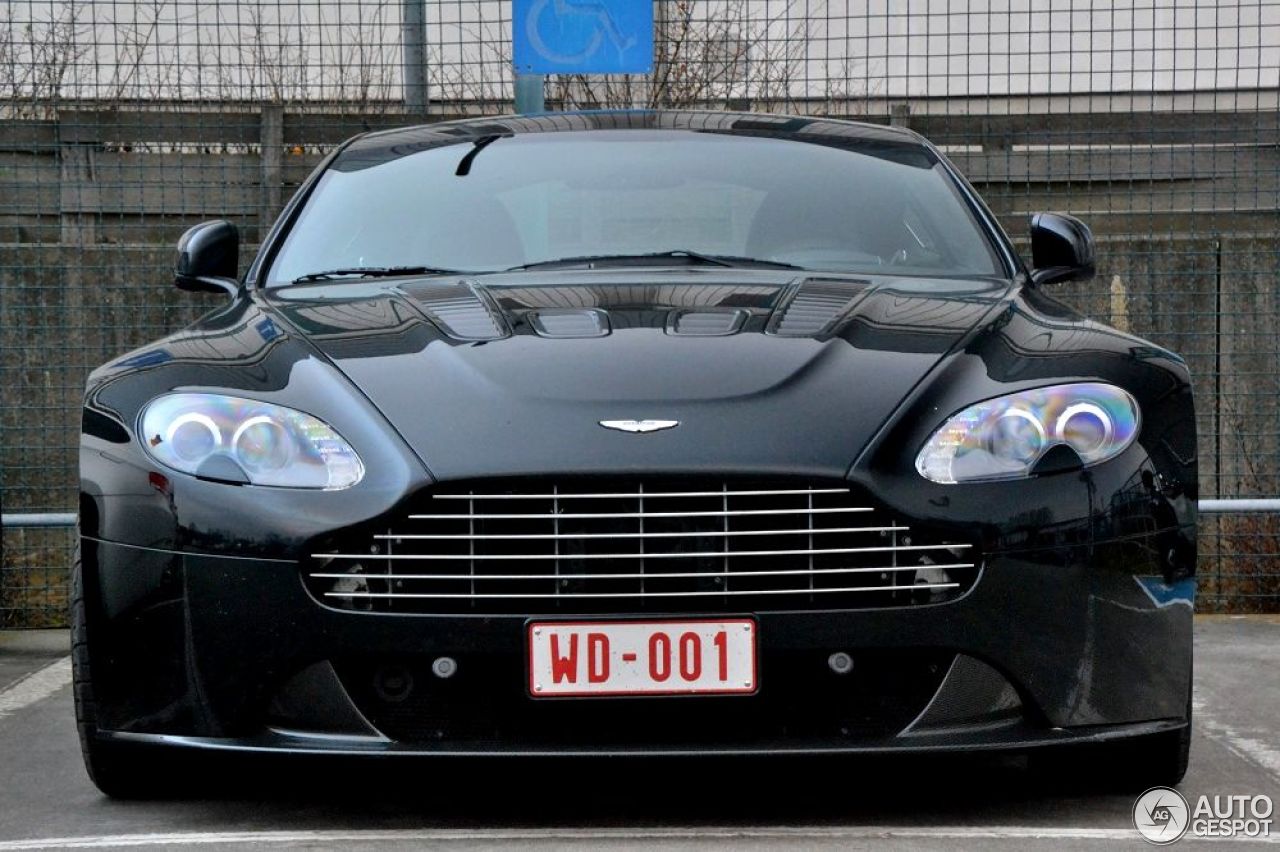 Aston Martin V12 Vantage Carbon Black Edition