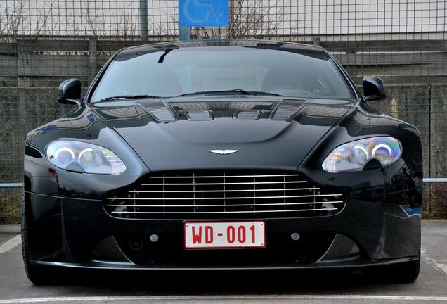 Aston Martin V12 Vantage Carbon Black Edition