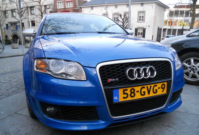 Audi RS4 Sedan