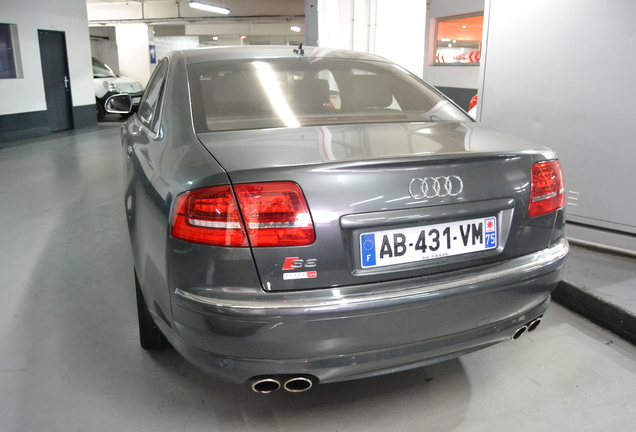 Audi S8 D3