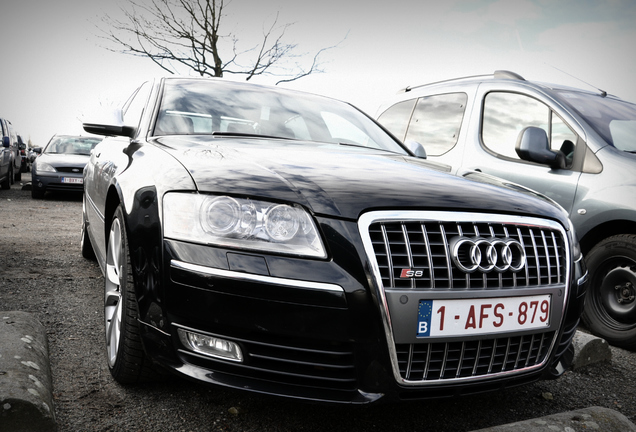 Audi S8 D3