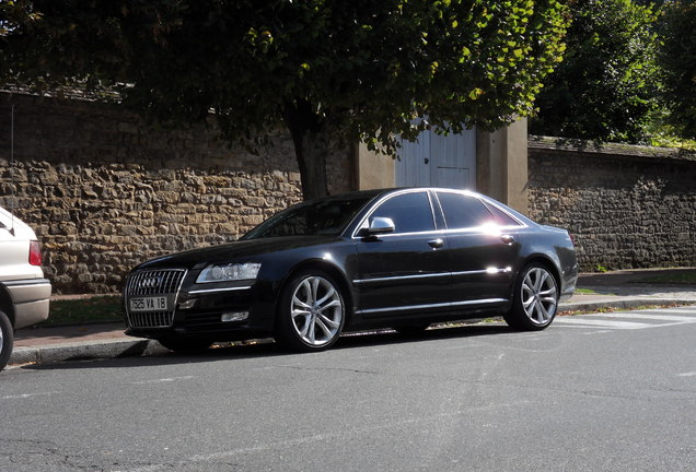 Audi S8 D3