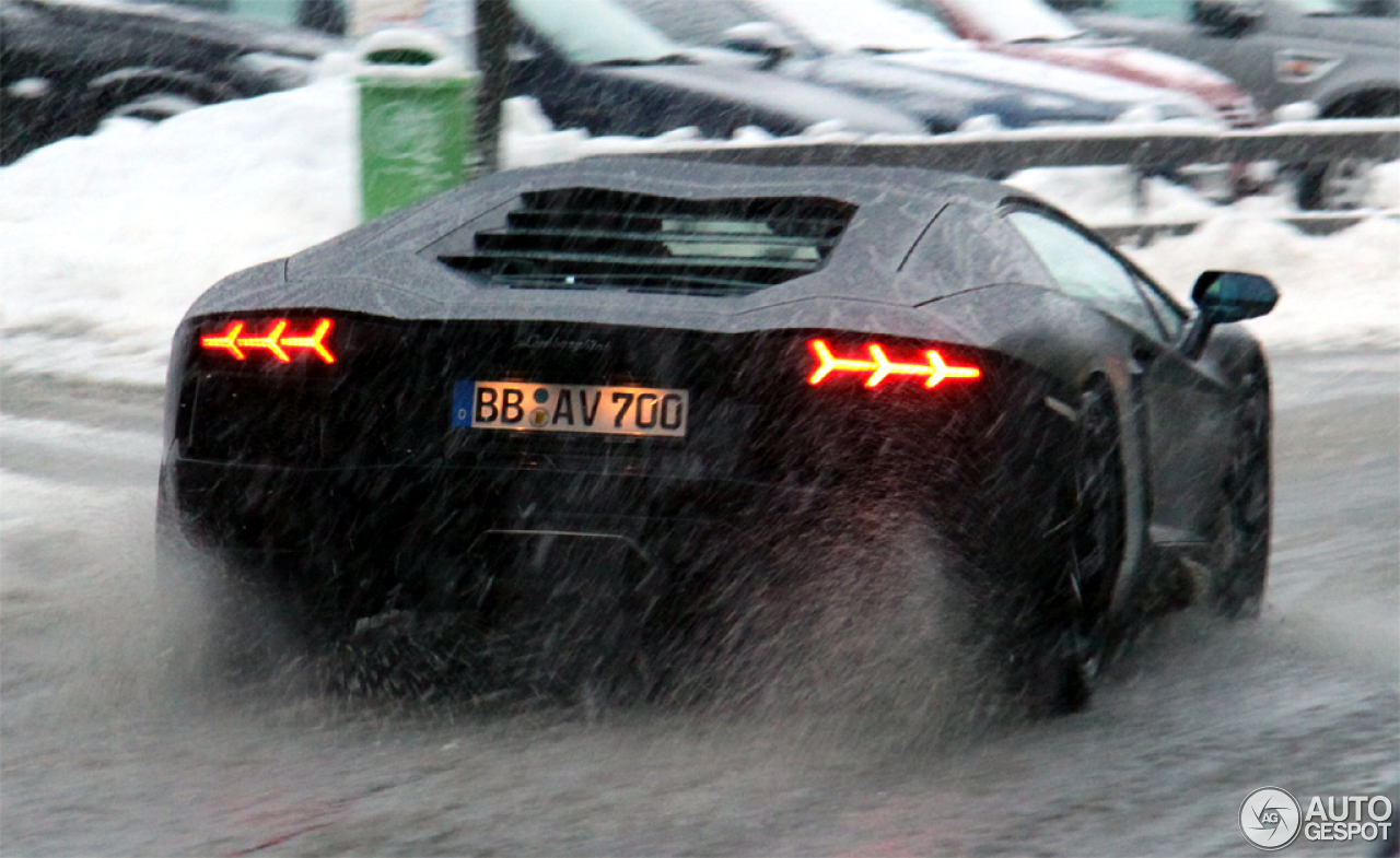 Lamborghini Aventador LP700-4