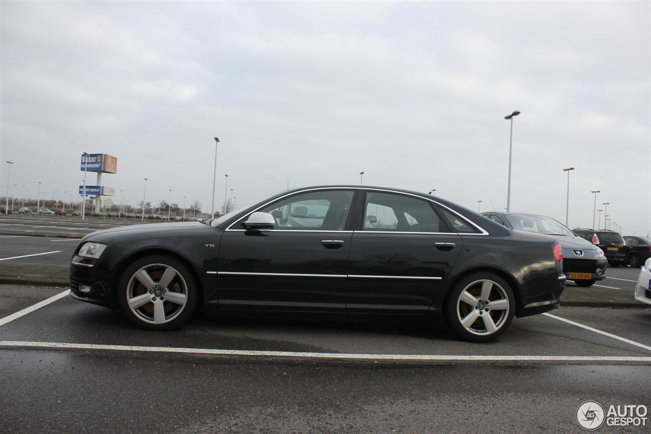 Audi S8 D3