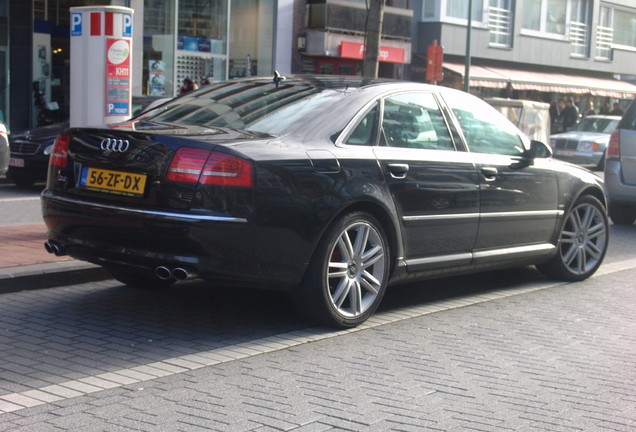 Audi S8 D3