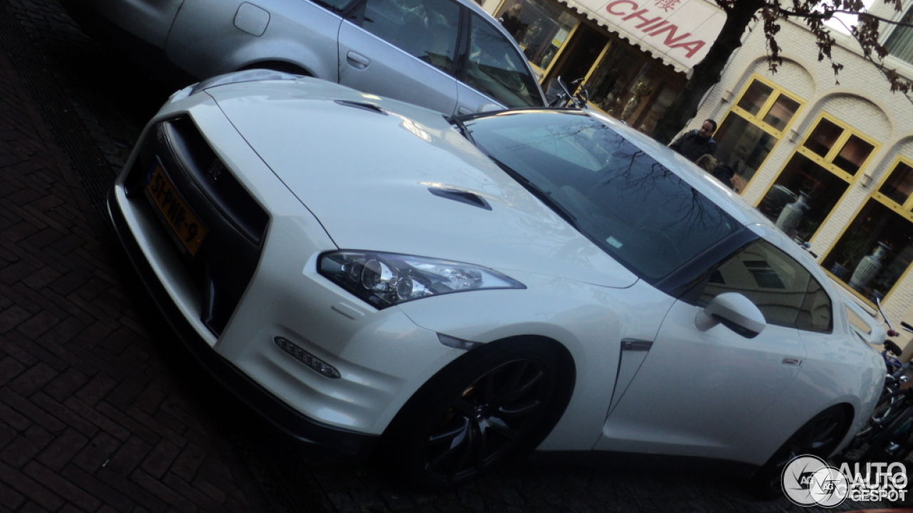 Nissan GT-R 2011