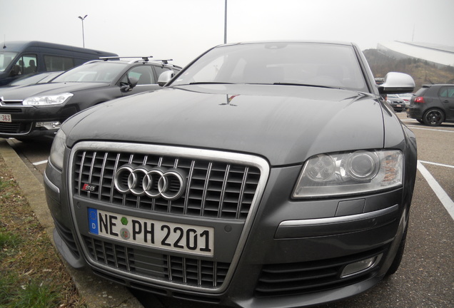 Audi S8 D3