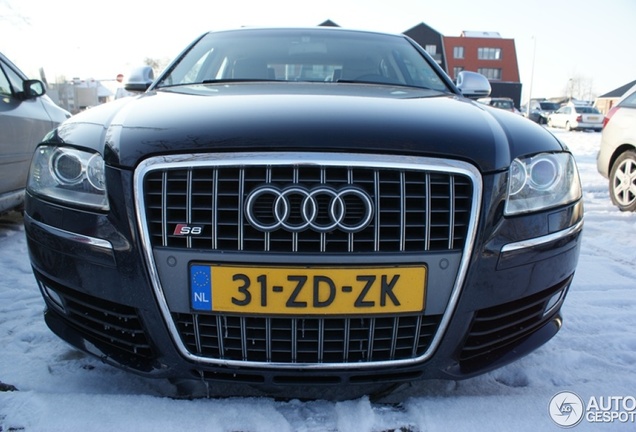 Audi S8 D3