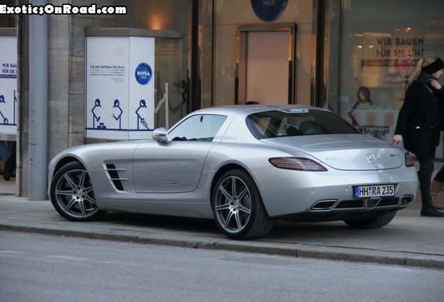 Mercedes-Benz SLS AMG