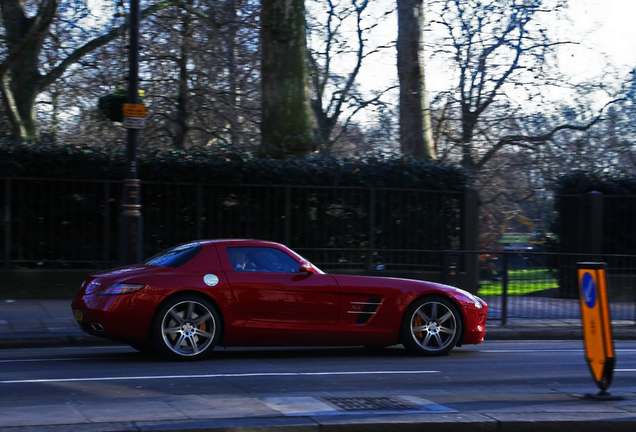 Mercedes-Benz SLS AMG