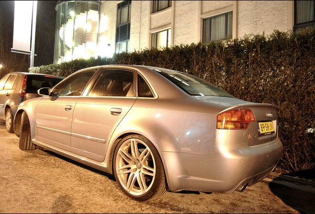 Audi RS4 Sedan