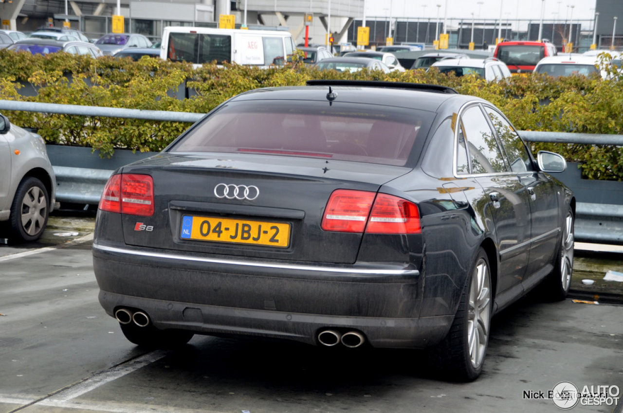 Audi S8 D3