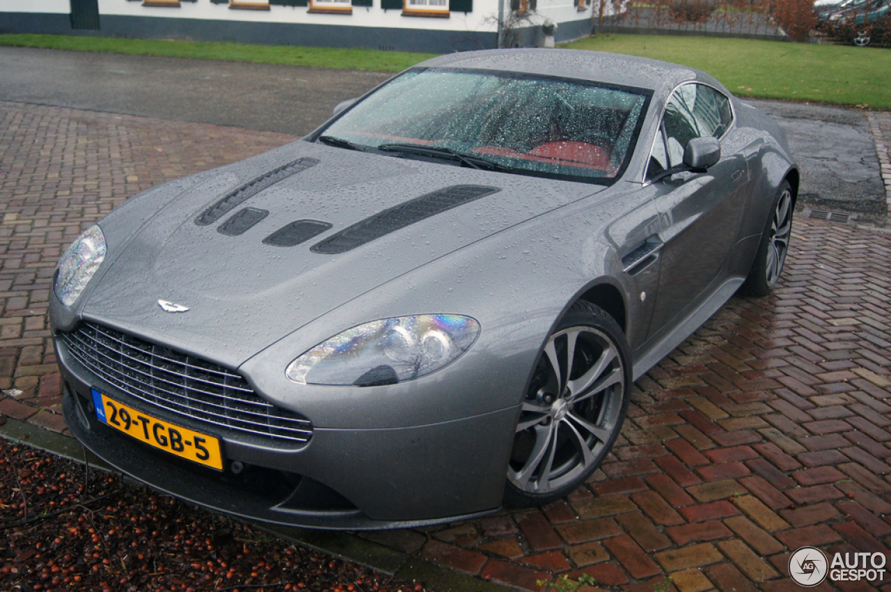 Aston Martin V12 Vantage