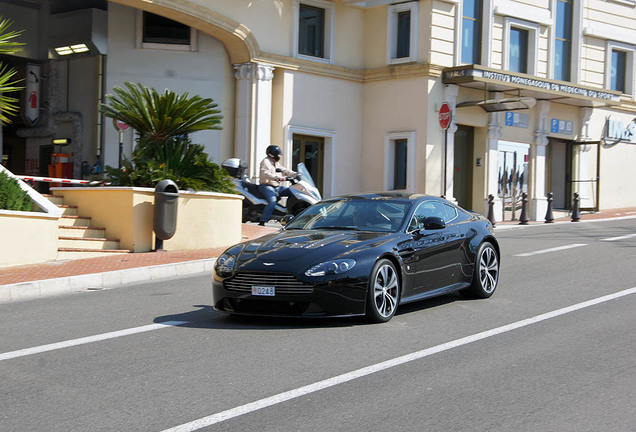 Aston Martin V12 Vantage