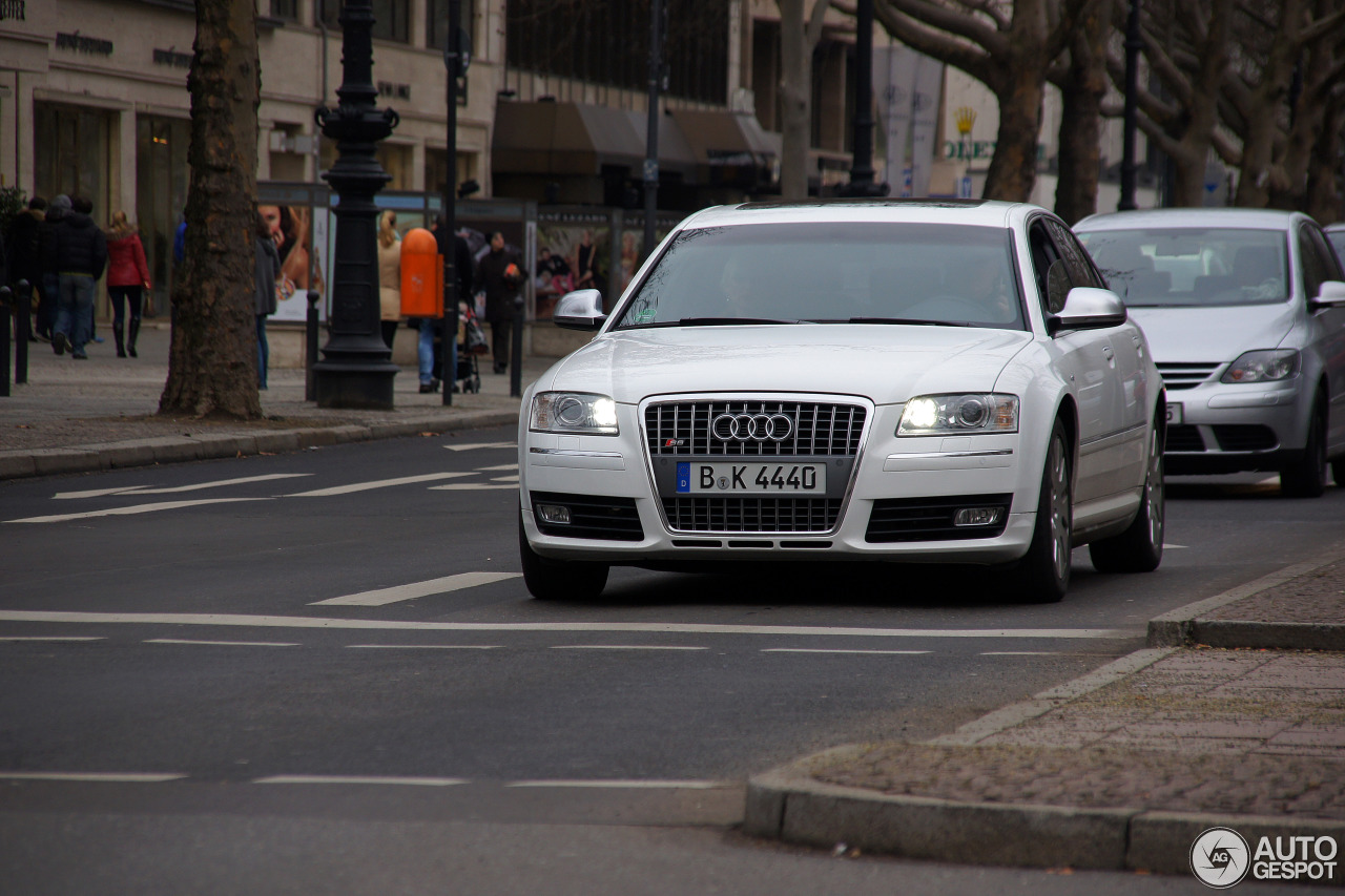 Audi S8 D3