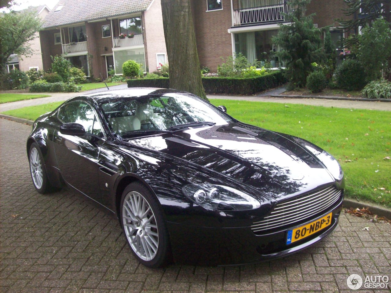 Aston Martin V8 Vantage