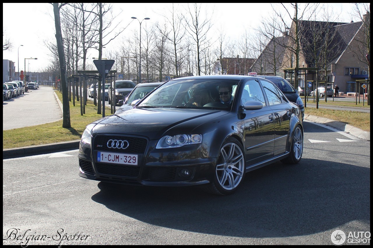 Audi RS4 Sedan