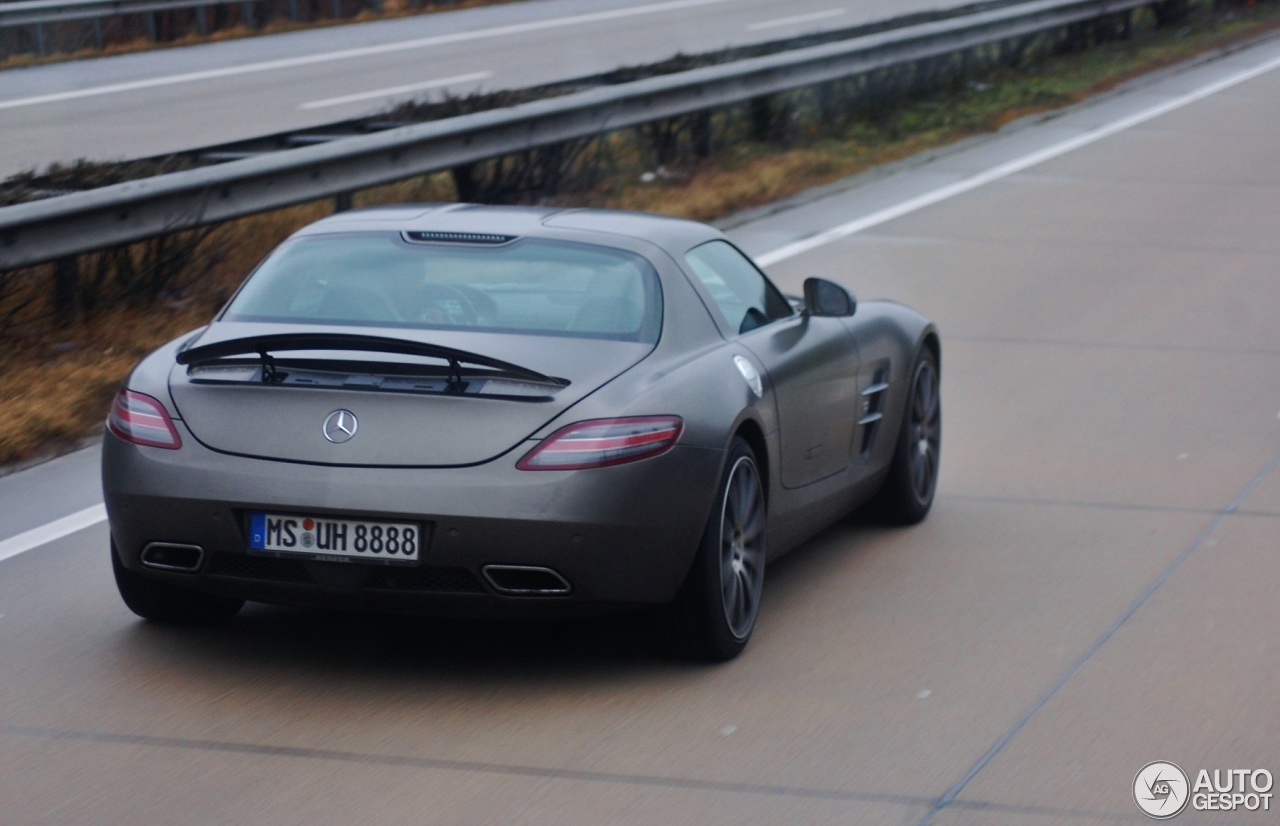 Mercedes-Benz SLS AMG