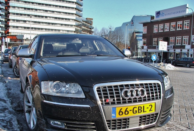 Audi S8 D3